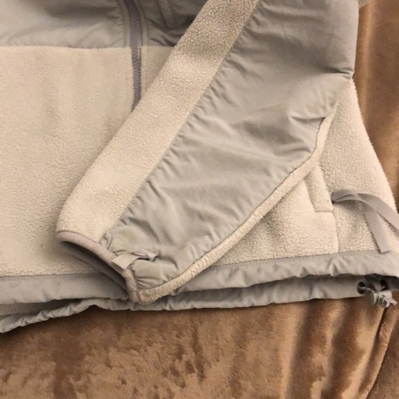 The North Face Women’s Jacket - Picture 4 of 6